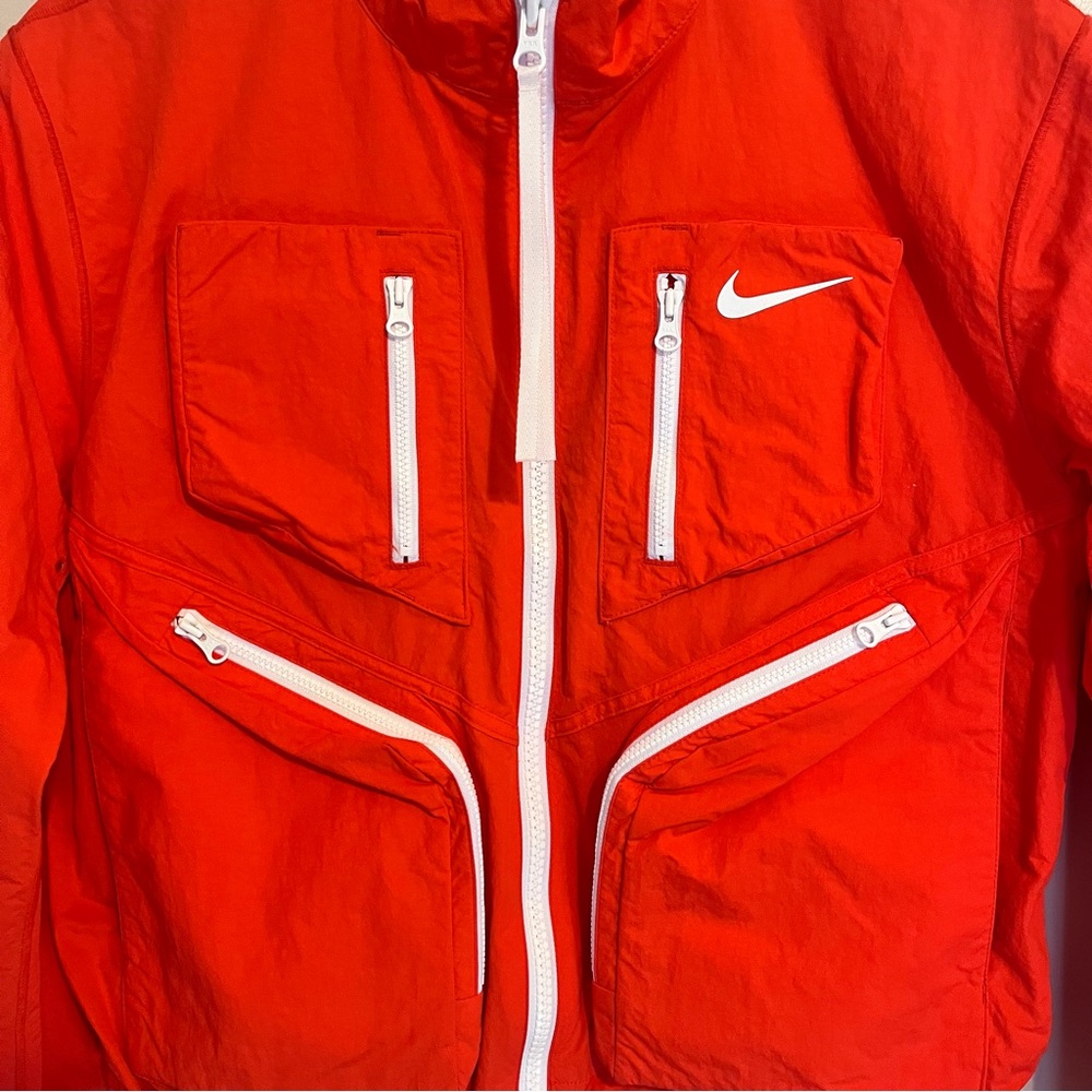 Retro Style Nike Windbreaker - Picture 2 of 5